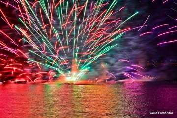 Los fuegos de Melenara, una explosión de color (Foto Celia Fernández)